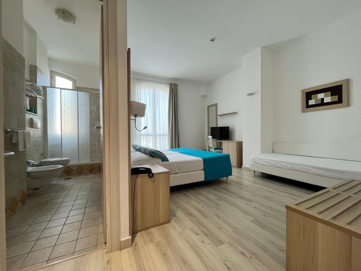 Nicolaus Prime Il Gabbiano Hotel Pulsano Esterno foto