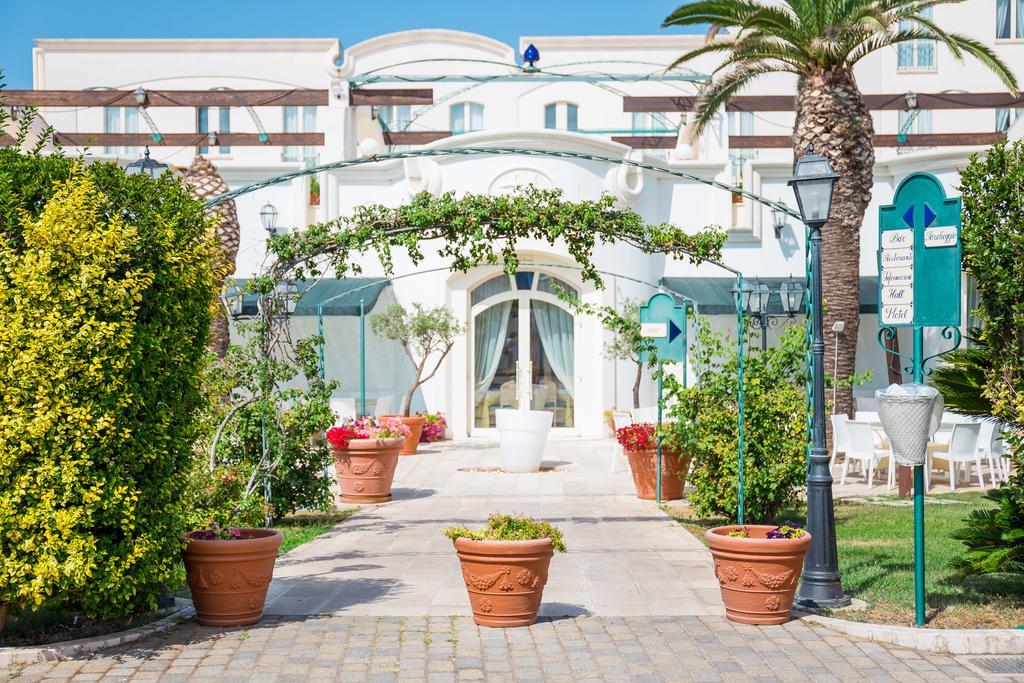 Nicolaus Prime Il Gabbiano Hotel Pulsano Esterno foto